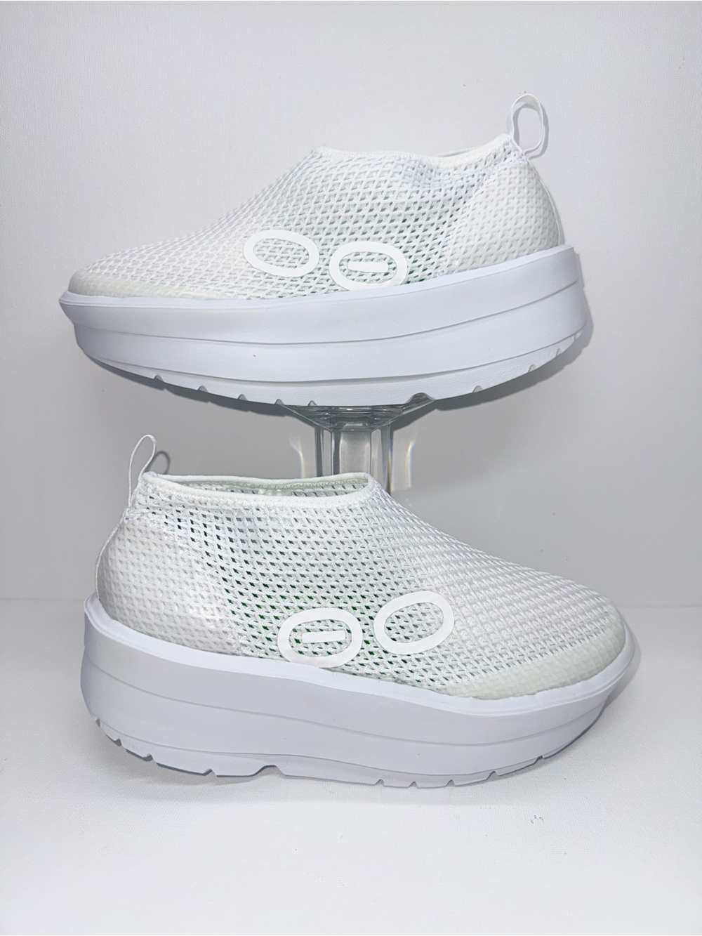 OOFOS OOMEGA CHUKKA WHITE